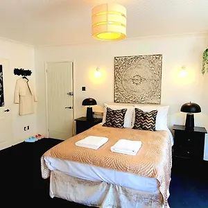 Rose - Free Parking Ensuite Near Uni Homestay Brighton
